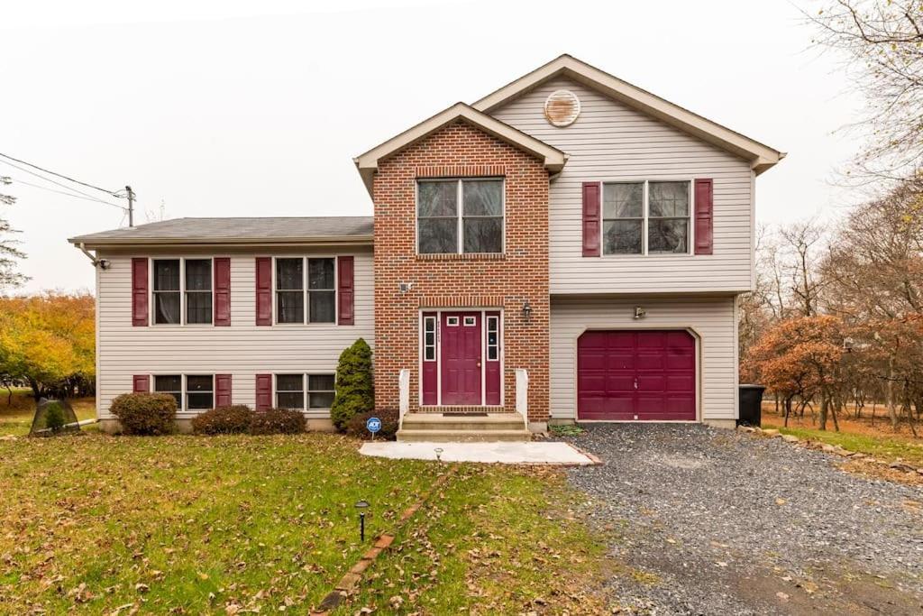 Cheerful Pocono Home Away From Home Albrightsville Eksteriør billede