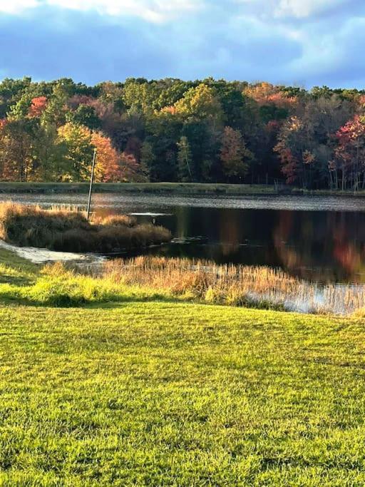 Cheerful Pocono Home Away From Home Albrightsville Eksteriør billede