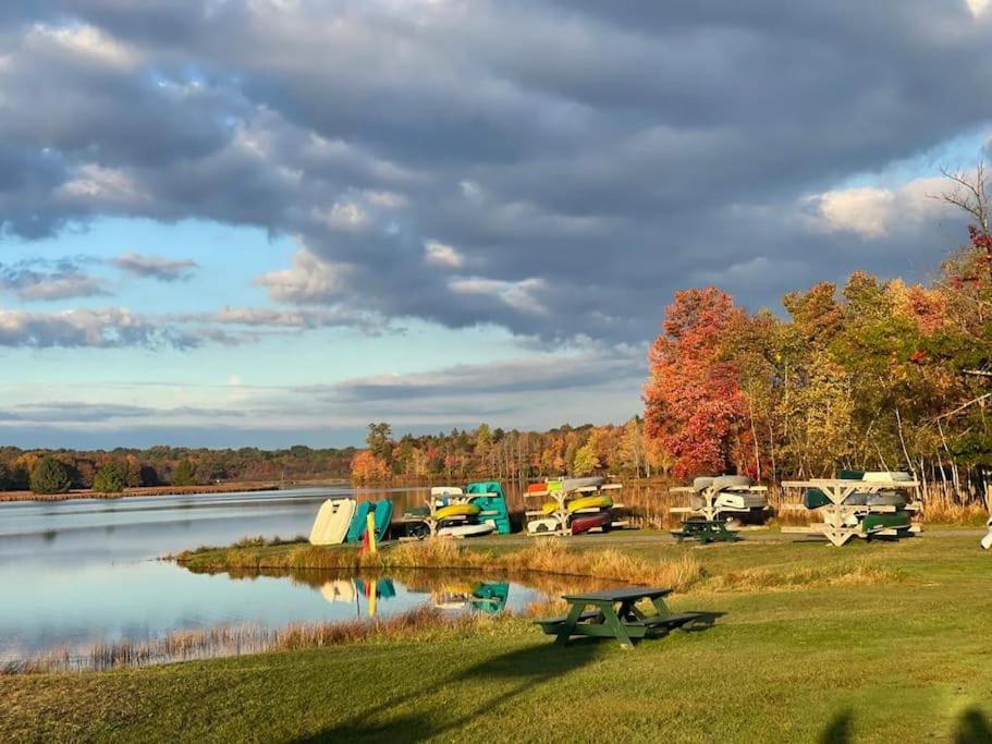 Cheerful Pocono Home Away From Home Albrightsville Eksteriør billede